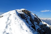 45 In ripida salita sulla cresta sud-est innevata